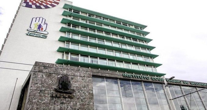 Edificio-del-IESS-en-Quito-redes-sociales-678x360