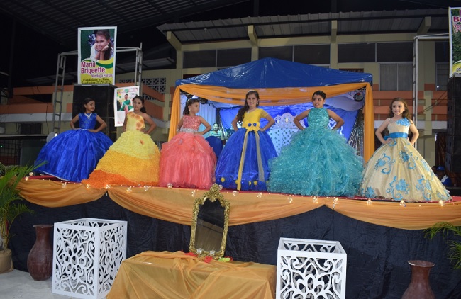 Fotos de vestidos para reinas online infantiles