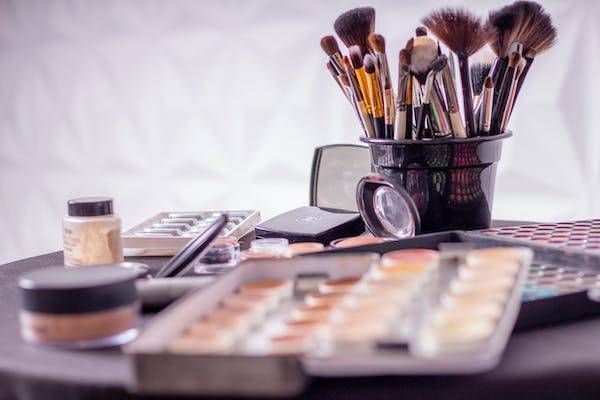 Evita que tu maquillaje y brochas - Como Organizar la Casa